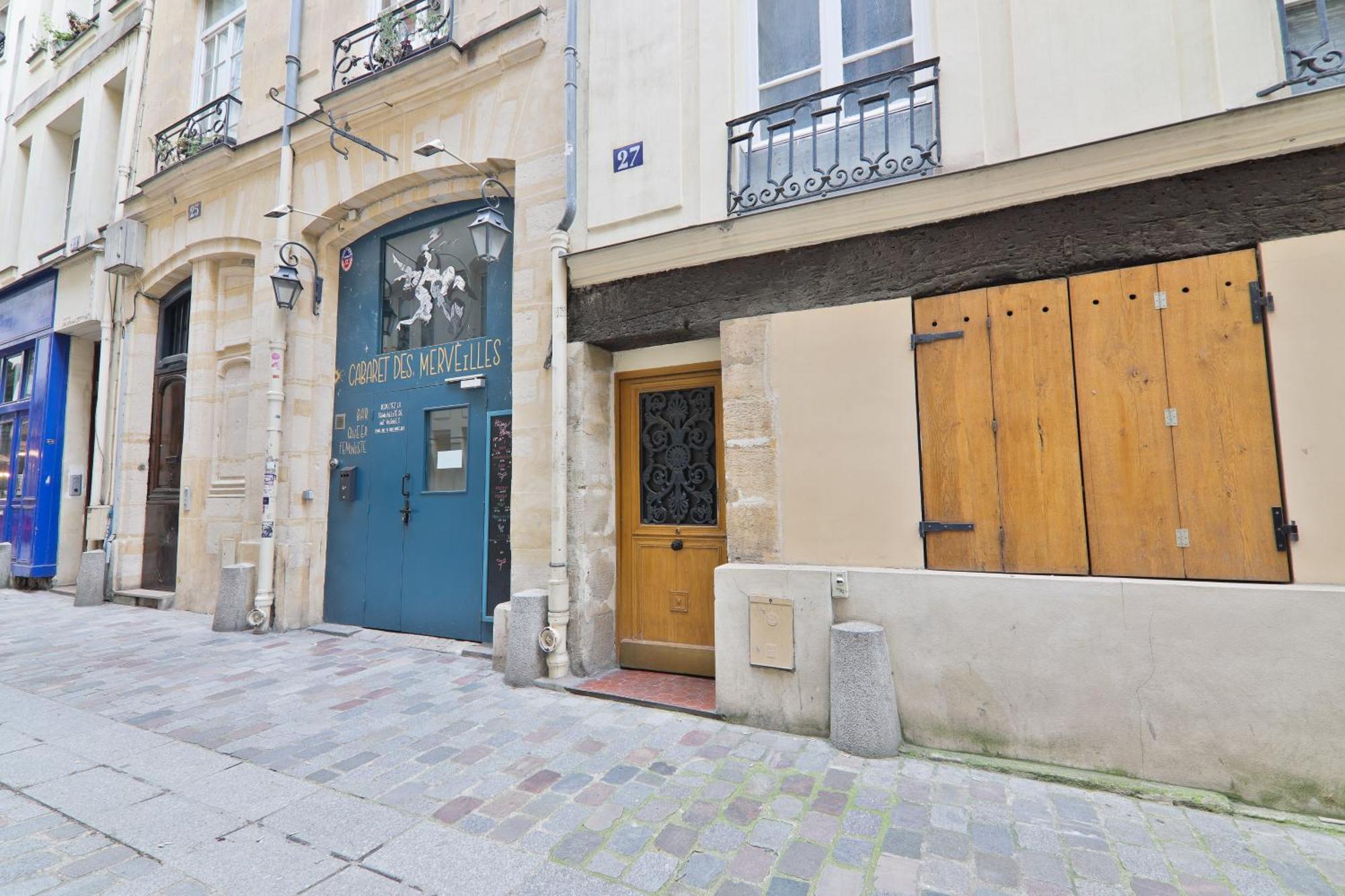 Quartier Saint-michel Notre-dame 2 Free Netflix